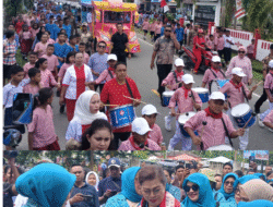 Penyambutan Meriah Ketua TP-PKK Provinsi Maluku di SBB: Odong-Odong dan Drumband Semarakkan Kunjungan!