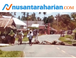 Rumah Kepala Desa Tala Dilempari, Warga Lakukan Pemalangan Jalan Trans Seram