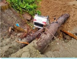 Mobil Terperosok di Tikungan Gunung Parang, Pengemudi Alami Luka Ringan