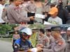 Kapolres SBB Pimpinan Pembagian 150 Paket Takjil Di Depan Mako Polres