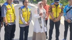 Saadiah Uluputty Pantau Jalan Piru-Lokki SBB, Jadikan Sebagai Contoh Percontohan Daerah