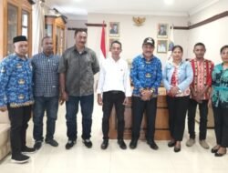 Wakil Bupati Selfinus Kainama Lantik Salmon Frans Purimahua sebagai Pejabat Desa Lokki